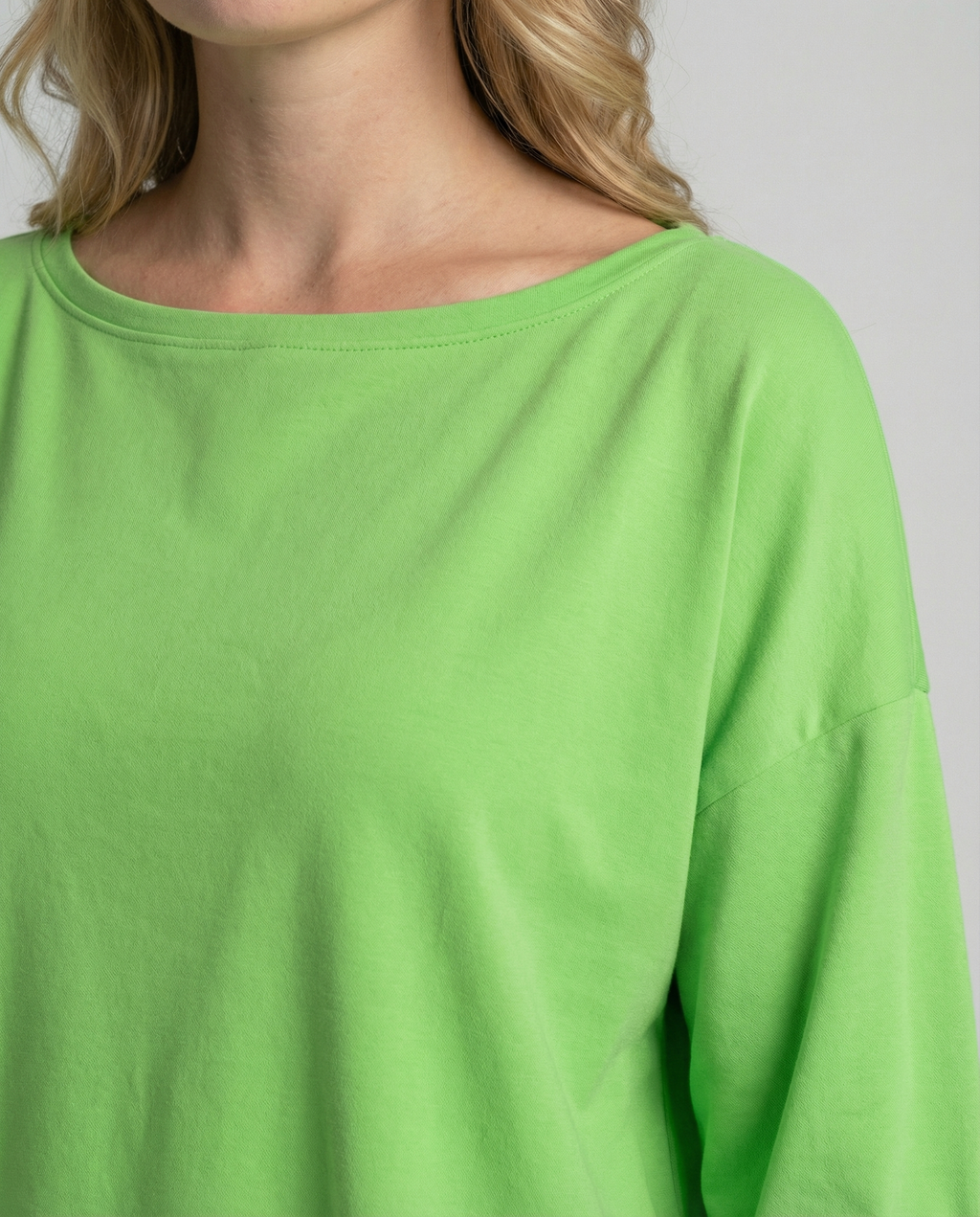 Comfortable women's leisure suit sporty